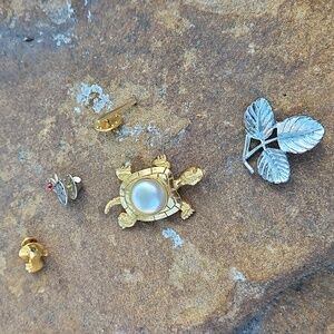 Assorted Gold & Silver Brooch SET